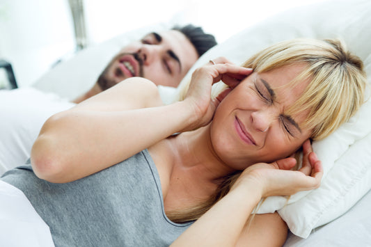 10 Metode Anti Sforăit Dovedite: Dormiți Liniștit Începând de Azi!
